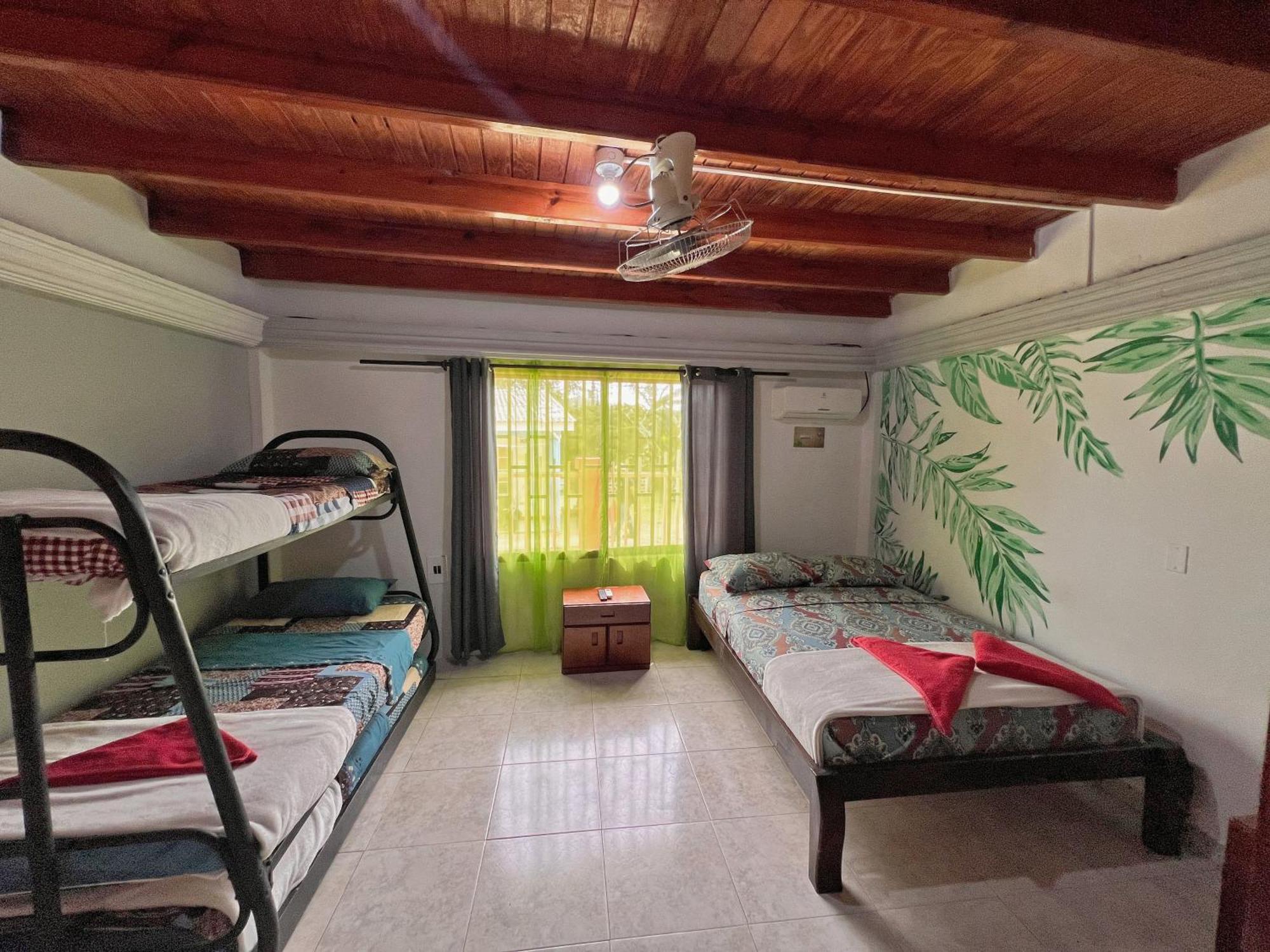 Hostal Mom Mariela San Andrés 外观 照片